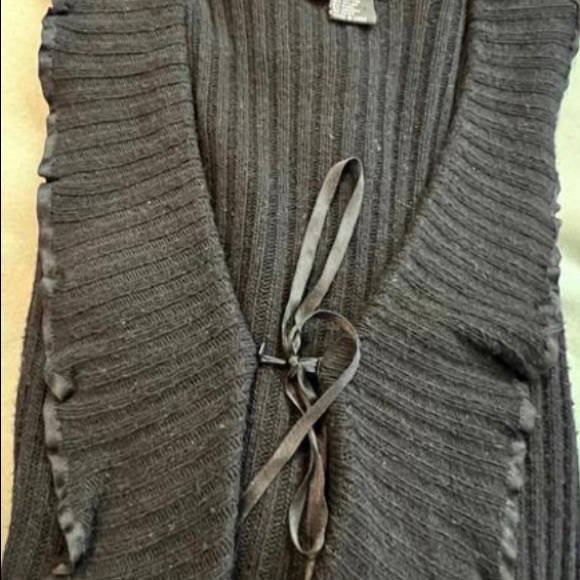 SOLD!! Karen Kane Sweater. - Picture 2 of 4